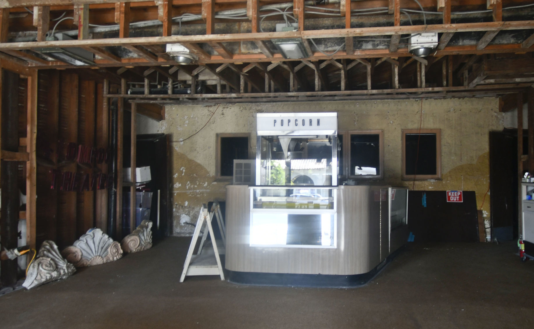 080618 Lompoc Theatre 10.jpg